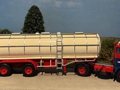 Tekno Tekno Volvo F88 with 2-axle classic tanktrailer WIM VOS