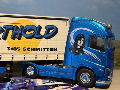 Tekno Tekno Volvo FH05 Globetrotter XL 4x2 met -as schuifzeilentrailer SASCHA BERTHOLD