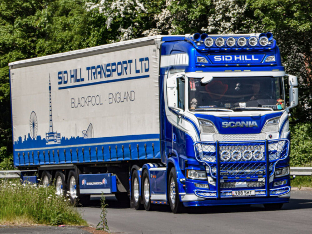 Tekno Tekno Scania Next Gen S-serie Highline with 3-axle curtainside trailer SID HILL