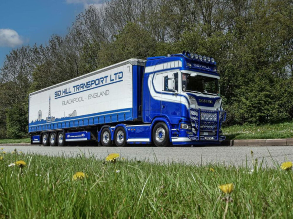 Tekno Tekno Scania Next Gen S-serie Highline with 3-axle curtainside trailer SID HILL