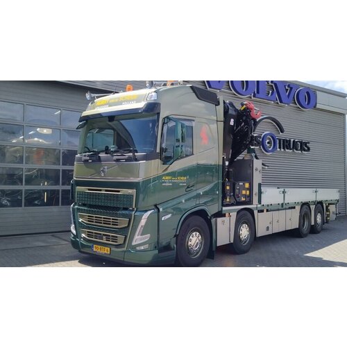 WSI WSI Volvo FH5 Globetrotter 8x2 riged flatbed  8x2 with fassi 1300 + jib ALBERT VAN DE SCHEUR BV