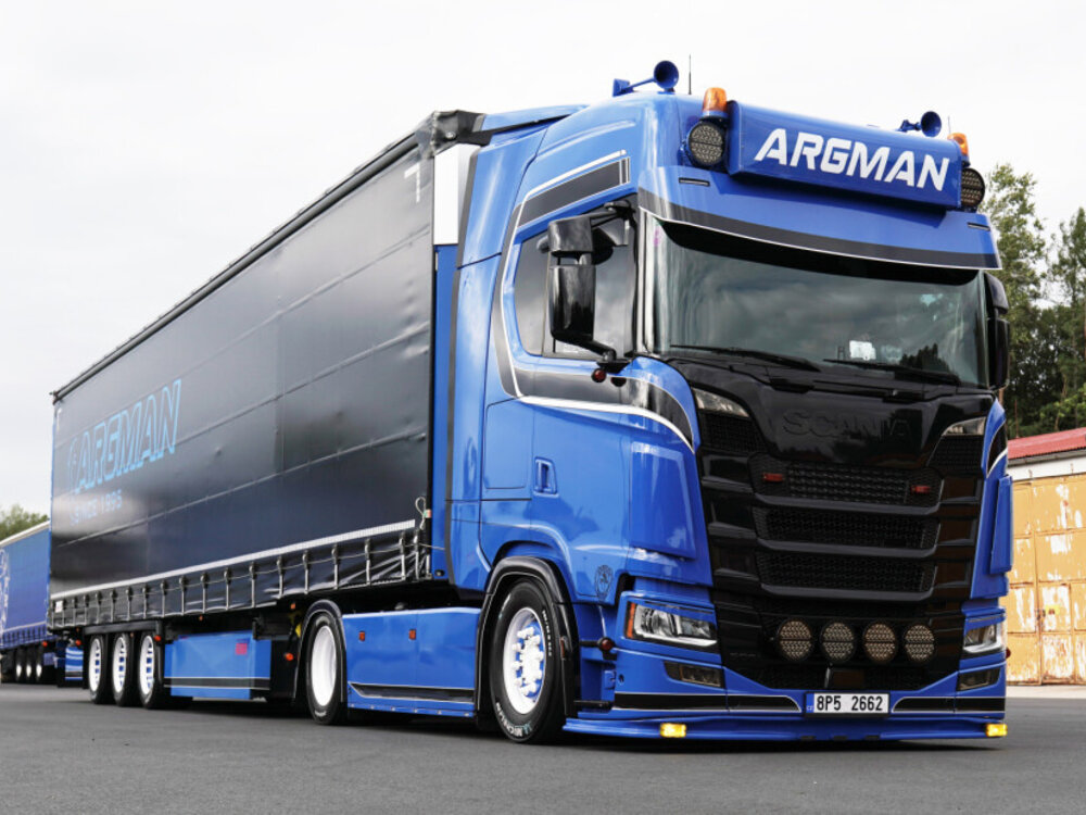 WSI WSI Scania S Highline 4x2 met 3-assige Schuifzeilen oplegger ARGMAN S.R.O.