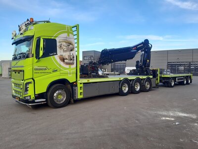 Tekno Tekno Volvo FH04 Globetrotter XL combi met resin opbouw HAPREKON