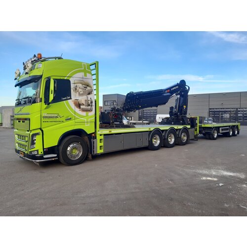 Tekno Tekno Volvo FH04 Globetrotter XL combi met resin opbouw HAPREKON