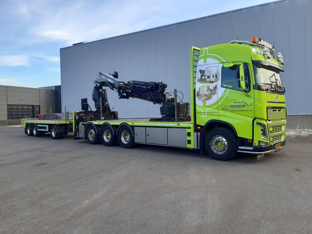 Tekno Tekno Volvo FH04 Globetrotter XL combi met resin opbouw HAPREKON