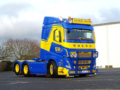 WSI WSI Volvo FH5 sleeper cab 6x2 tag axle VAN BELLE TRANSPORT