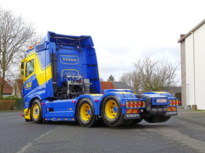 WSI WSI Volvo FH5 sleeper cab 6x2 tag axle VAN BELLE TRANSPORT