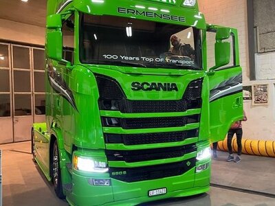 Tekno Tekno Scania Next Gen R-Highline with 3-axle reefer trailer  MULLER (100 Jahr)