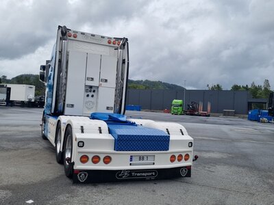Tekno Tekno Scania Next Gen Longline 6x4 sleepas trekker BB Transport