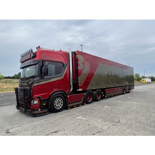 Tekno Tekno Scania Next Gen R-serie Highline 6x4 with 2-axle reefer trailer VOWA