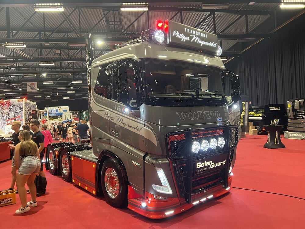 Tekno Tekno Volvo FH05 6x2  PHILIPPE MUYSEWINKEL