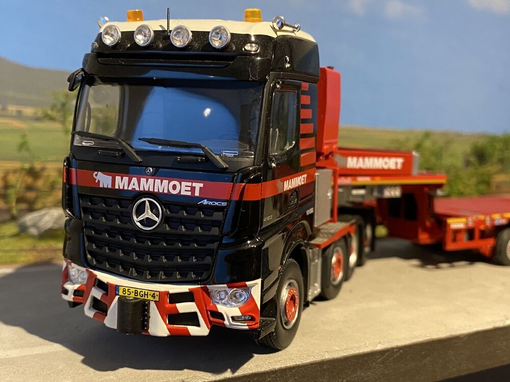 Mammoet store IMC Mercedes Arocs 8x4 met Nooteboom MCOPX 2+6 axle MAMMOET