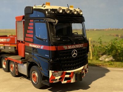 Mammoet store IMC Mercedes Arocs 8x4 met Nooteboom MCOPX 2+6 axle MAMMOET