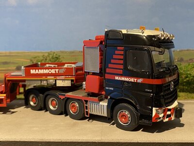 Mammoet store IMC Mercedes Arocs 8x4 met Nooteboom MCOPX 2+6 axle MAMMOET