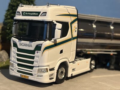 WSI WSI Scania S Highline 4x2 with 3-axle rmo tank trailer DE HOOP & BLOM