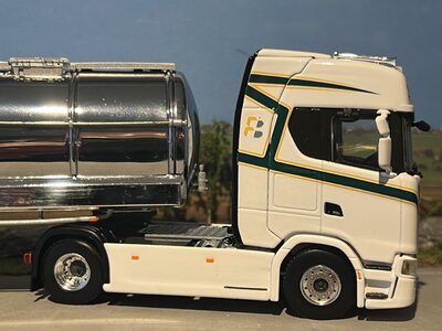 WSI WSI Scania S Highline 4x2 met 3-assige rmo tank trailer DE HOOP & BLOM