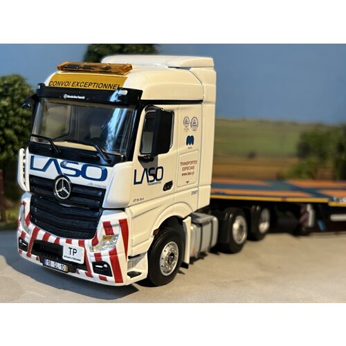 WSI WSI  Mercedes Actros MP4 stream Space 6x2 + 3-axle flatbed megatrailer LASO