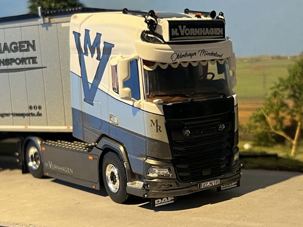 WSI WSI DAF XG+ 4x2 + 3-axle cargo floor trailer M. Vornhagen