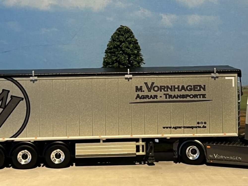 WSI WSI DAF XG+ 4x2 + 3-axle cargo floor trailer M. Vornhagen