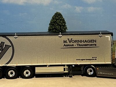 WSI WSI DAF XG+ 4x2 + 3-axle cargo floor trailer M. Vornhagen