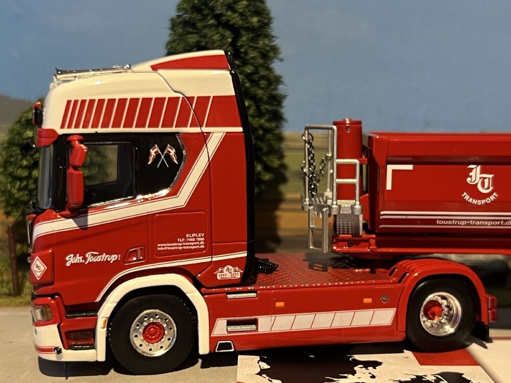 WSI WSI Scania S Highline 6x2 + 3-axle half pipe trailer JOHS. TOUSTRUP