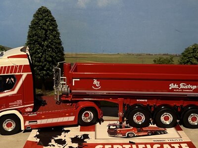 WSI WSI Scania S Highline 4x2 + 3-as half pipe trailer JOHS. TOUSTRUP