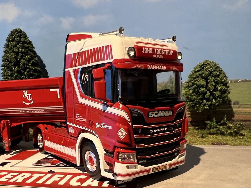 WSI WSI Scania S Highline 6x2 + 3-axle half pipe trailer JOHS. TOUSTRUP