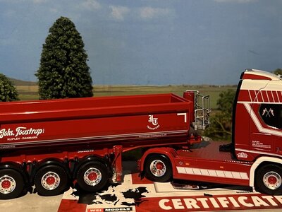 WSI WSI Scania S Highline 4x2 + 3-as half pipe trailer JOHS. TOUSTRUP
