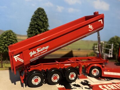 WSI WSI Scania S Highline 4x2 + 3-as half pipe trailer JOHS. TOUSTRUP