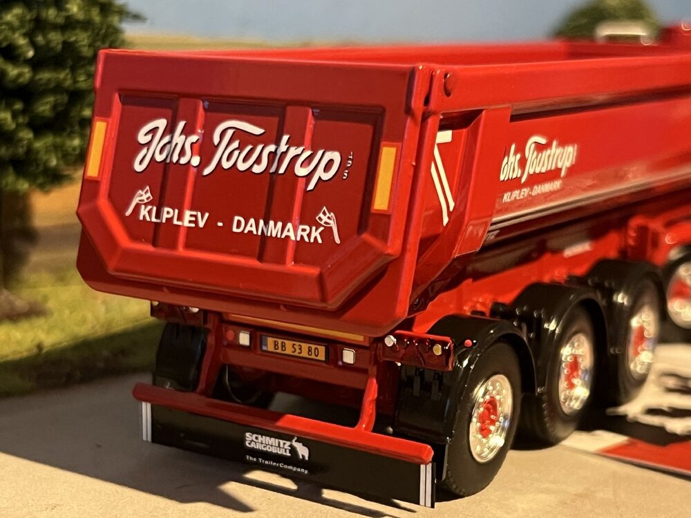 WSI WSI Scania S Highline 4x2 + 3-as half pipe trailer JOHS. TOUSTRUP