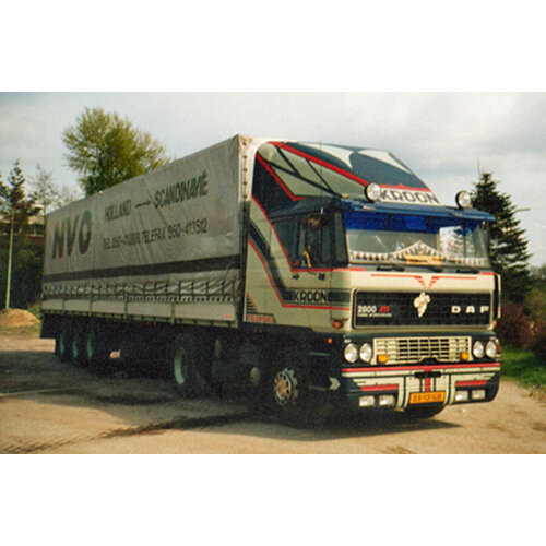 WSI WSI DAF 2800 4x2 + classic 3-axle curtainside trailer KROON ASSEN