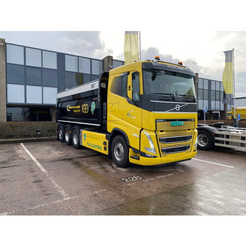 WSI WSI Volvo FH5 sleeper cab electric 8X4 tipper truck MILLENAAR EN VAN SCHAIK TRANSPORT