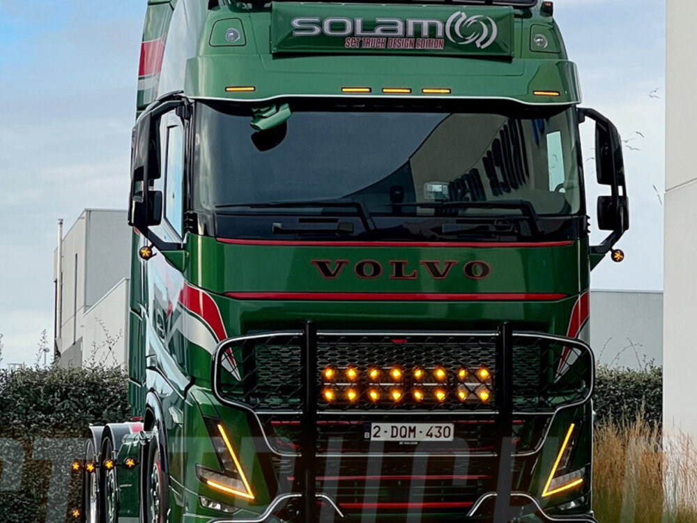 WSI WSI Volvo FH5 Globetrotter 6x2 twin steer SOLAM