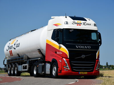 Tekno Tekno Volvo FH05 XXL 4x2 met 3-as silo oplegger SIMON LOOS
