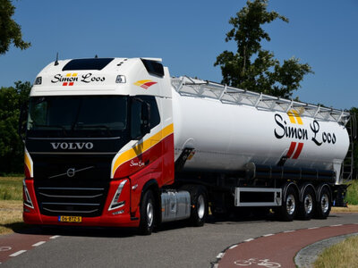 Tekno Tekno Volvo FH05 XXL 4x2 met 3-as silo oplegger SIMON LOOS