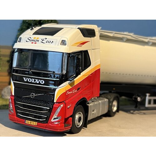 Tekno Tekno Volvo FH05 XXL 4x2 with 3-axle silo trailer SIMON LOOS