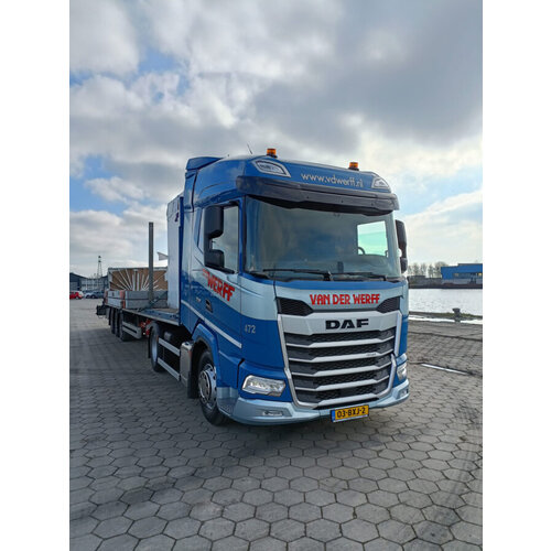 WSI WSI DAF XF SH 4x2 with 3-axle flatbed trailer VAN DER WERFF LOGISTICS