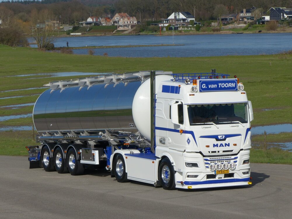 Tekno Tekno MAN TGX GM 4x2 trekker met 3-assige tankoplegger G. VAN TOORN
