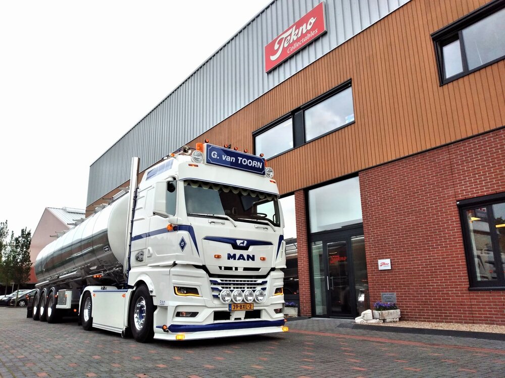 Tekno Tekno MAN TGX GM 4x2 trekker met 3-assige tankoplegger G. VAN TOORN