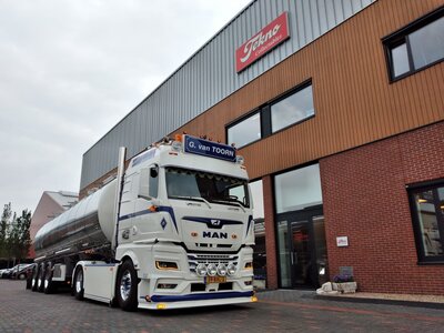 Tekno Tekno MAN TGX GM 4x2 trekker met 3-assige tankoplegger G. VAN TOORN