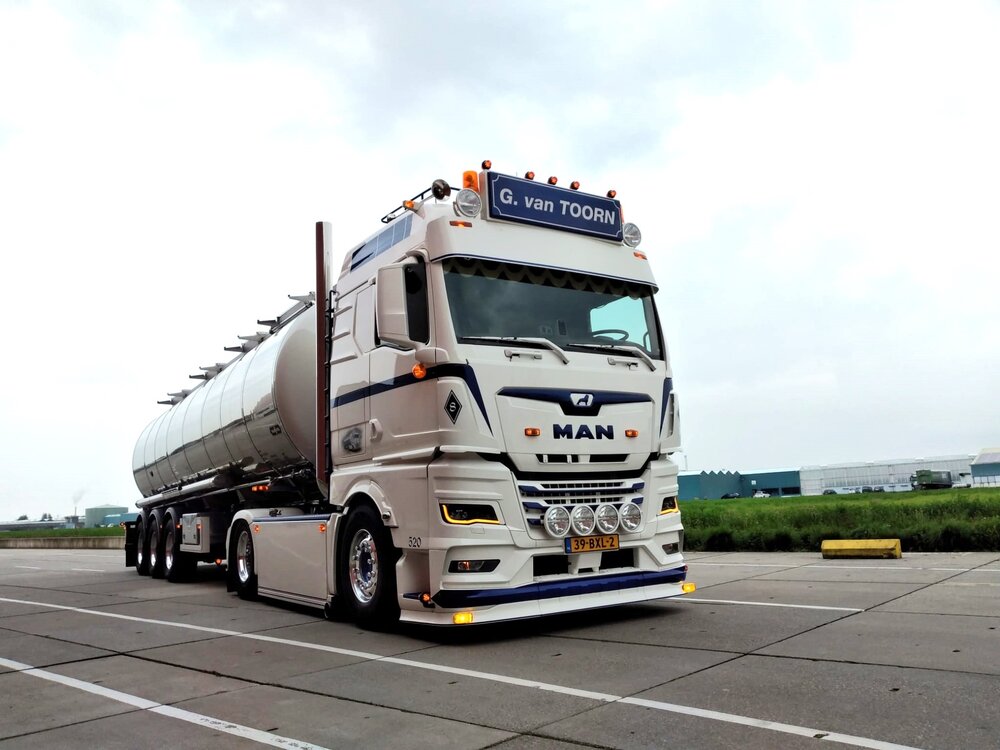 Tekno Tekno MAN TGX GM 4x2 trekker met 3-assige tankoplegger G. VAN TOORN