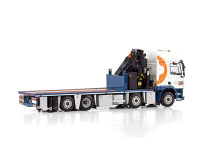 WSI WSI DAF CF Space Cap MY2017 flatbed truck with palfinger PK 65002 SH + Jib 8x2 DE JONG