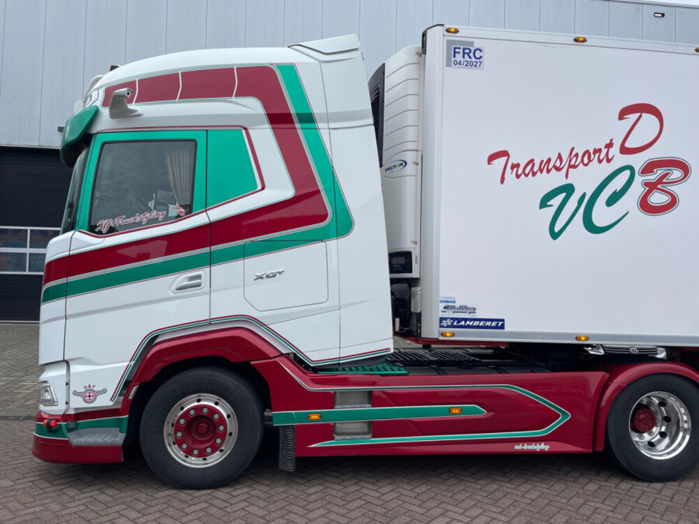 WSI WSI DAF XG+ 4x2 met 3-as koeloplegger TRANSPORT DEBROUWER