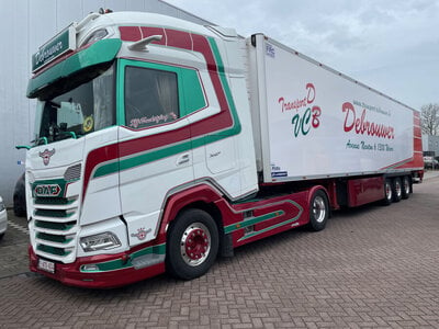 WSI WSI DAF XG+ 4x2 with 3-axle reefer trailer TRANSPORT DEBROUWER