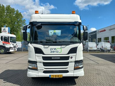 Tekno Tekno Scania P370 motorwagen met haakarmopbouw en 40m3 container PREZERO