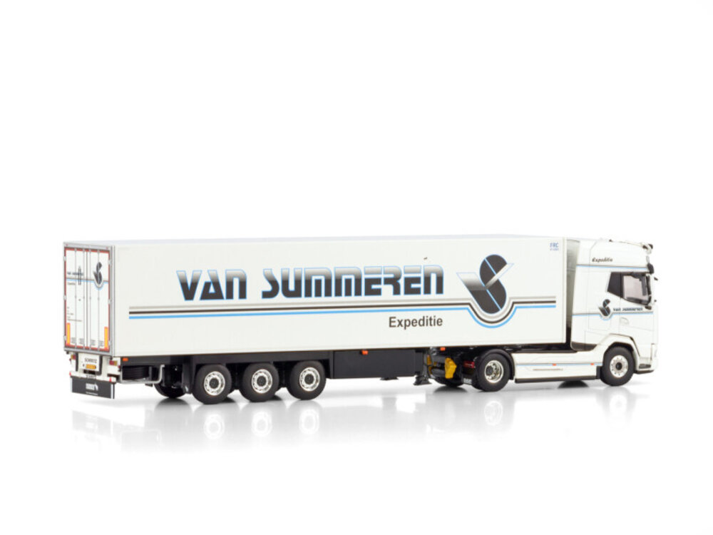 WSI WSI DAF XG+ 4x2 with 3-axle reefer trailer VAN SUMMEREN