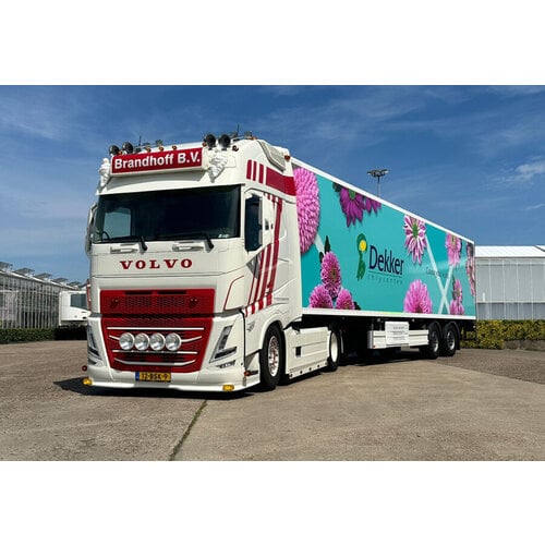 WSI WSI Volvo FH5 Globetrotter XL 4x2 with 2-axle tridec reefer trailer BRANDHOFF TRANSPORT