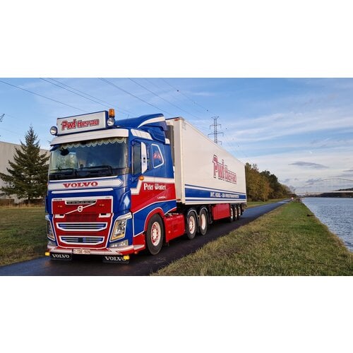 Tekno Tekno Volvo FH05 6x2 with 3-axle reefer trailer PETER WOUTERS / PWT Thermo