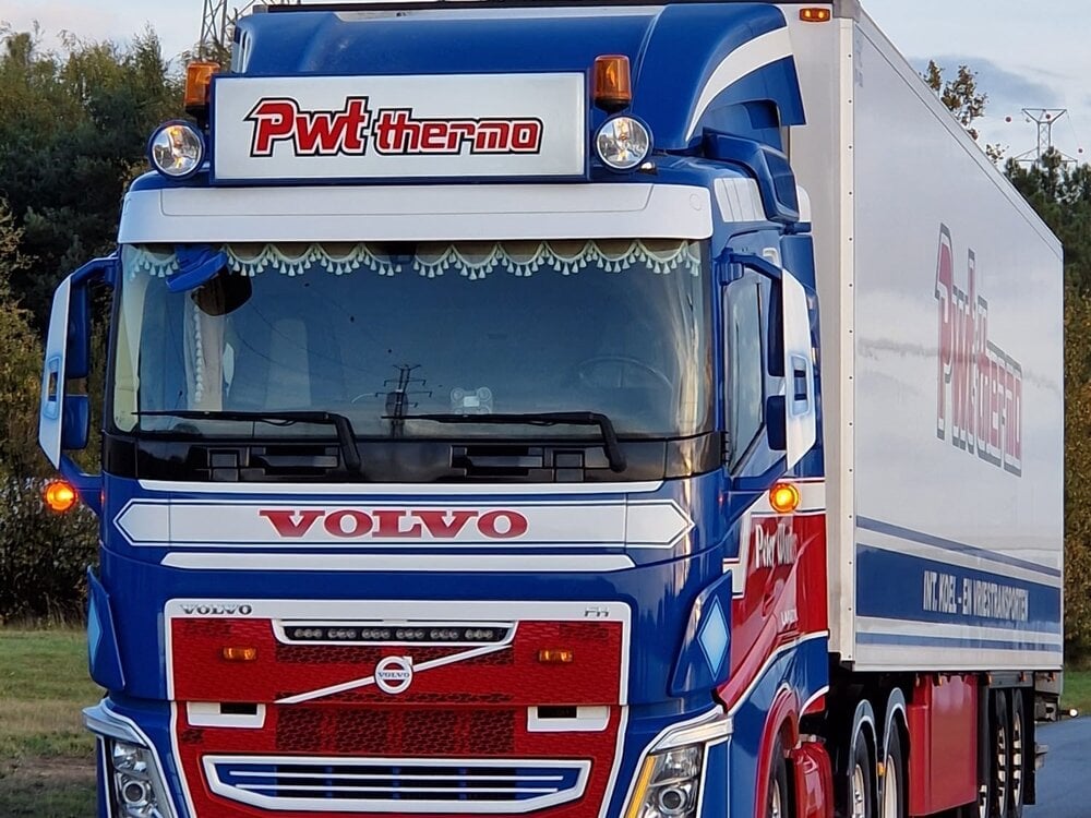 Tekno Tekno Volvo FH05 6x2 met 3-as koeloplegger PETER WOUTERS / PWT Thermo