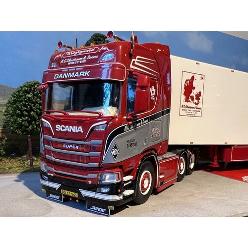 Tekno Tekno Scania Next Gen R590-V8 met 3-assige koeloplegger NC CHRISTENSEN